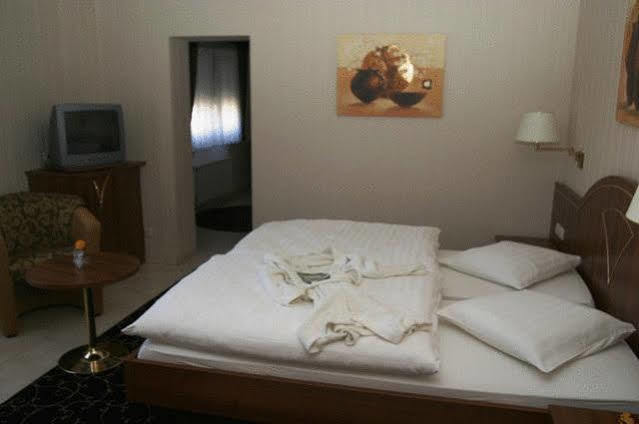 Roeser Hotel Re'Ser Stuff מראה חיצוני תמונה