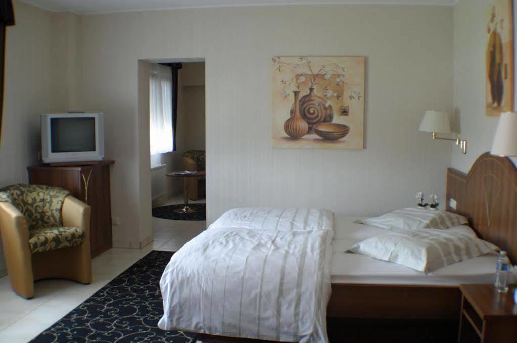 Roeser Hotel Re'Ser Stuff מראה חיצוני תמונה